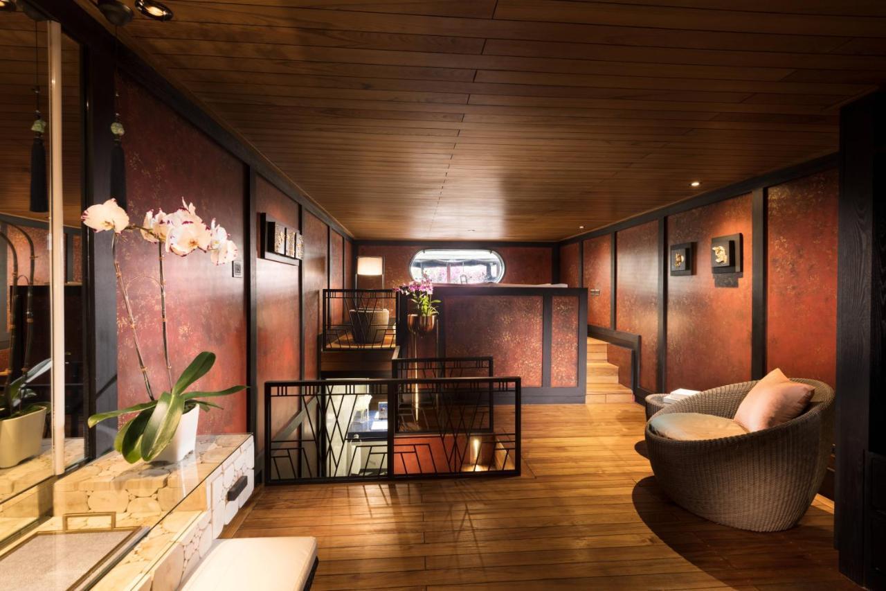 Loy Pela Voyages Botel Bangkok